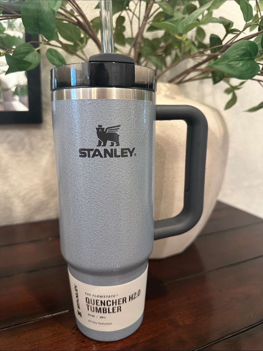 Stanley Light Gray Hammered Insulated Quencher Tumbler with Handle